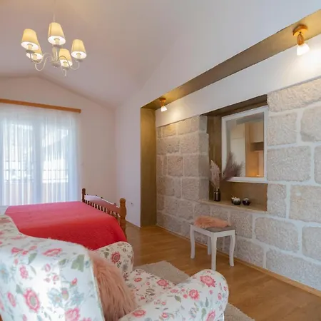 Ita Villa *
